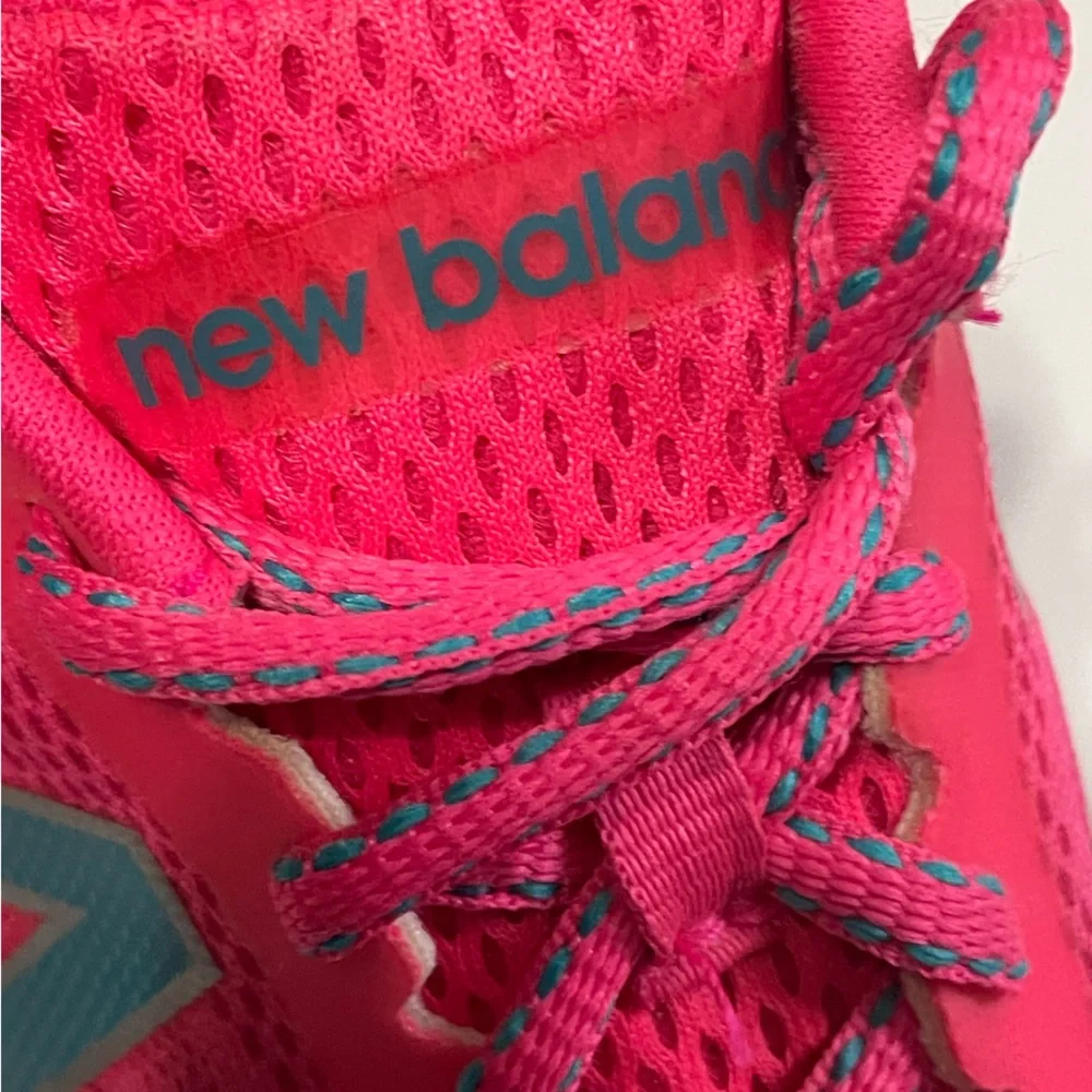 New Balance ARISHI pink Women’s Sz 6 Running Shoe sneakers MFG 08/2017